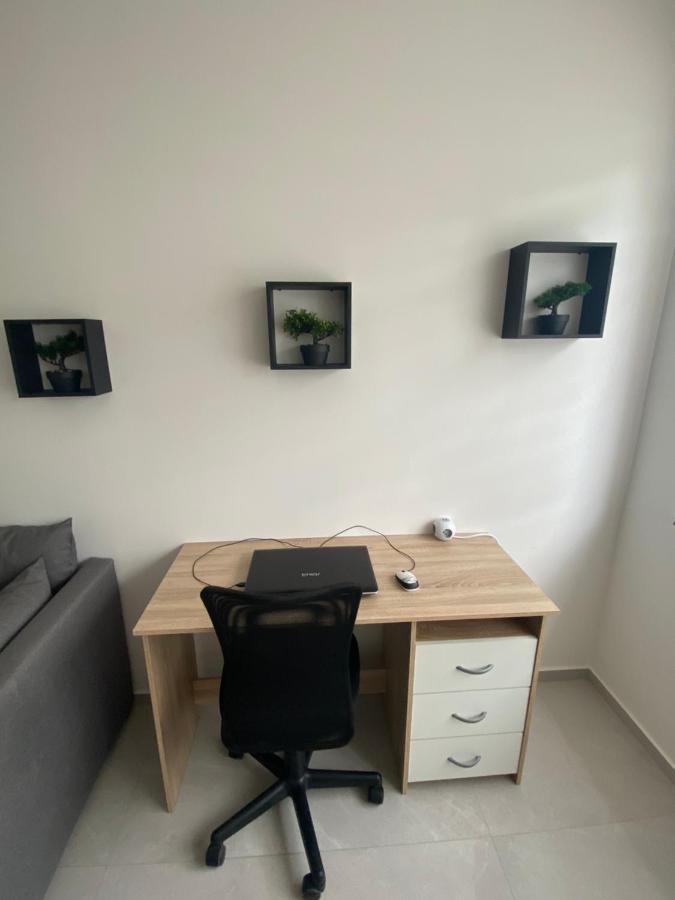 1-C Superbe Appartement Tres Calme Et Bien Decore シャルルロワ エクステリア 写真