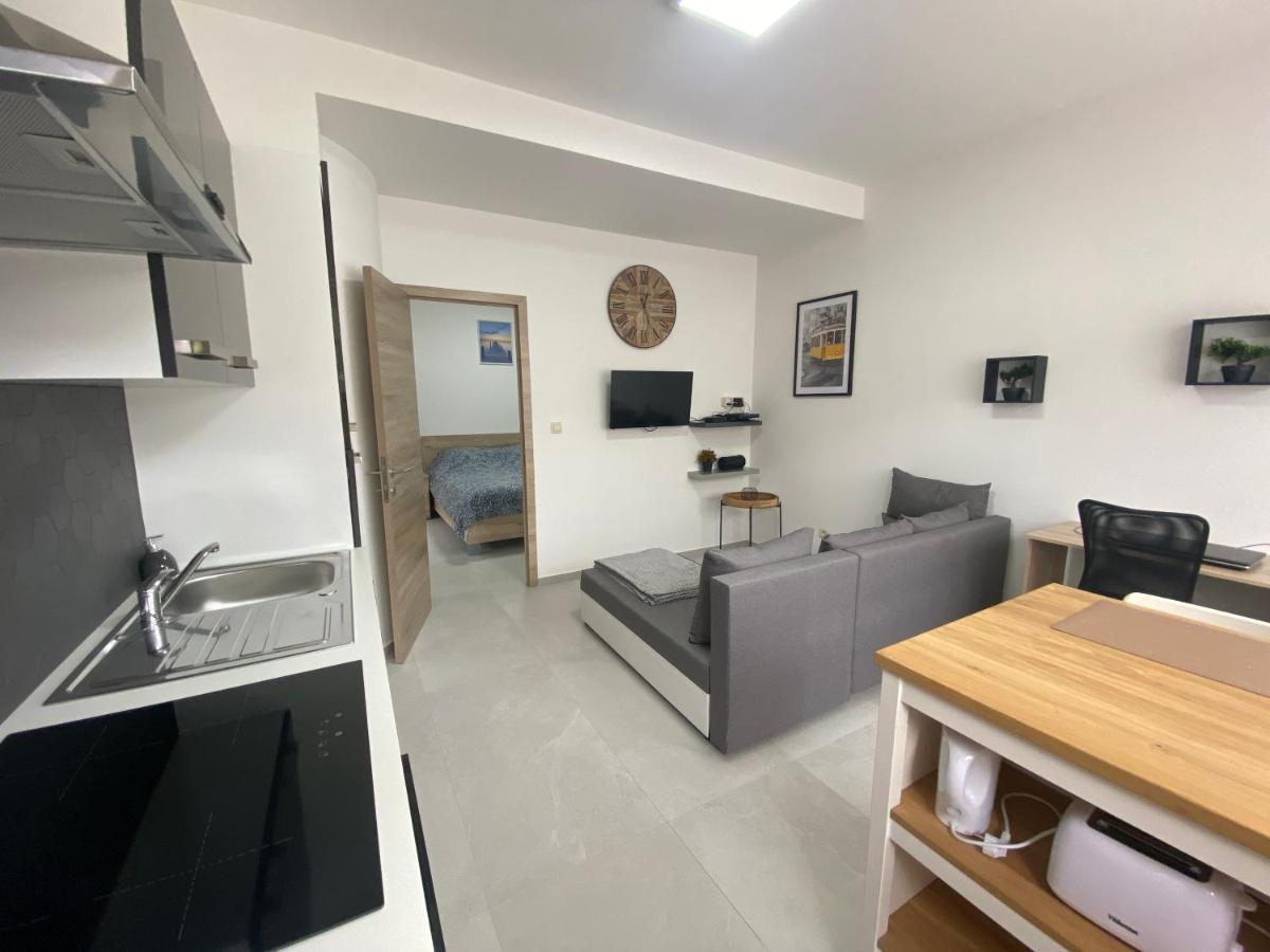 1-C Superbe Appartement Tres Calme Et Bien Decore シャルルロワ エクステリア 写真