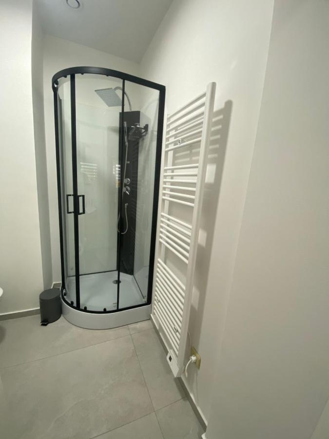 1-C Superbe Appartement Tres Calme Et Bien Decore シャルルロワ エクステリア 写真