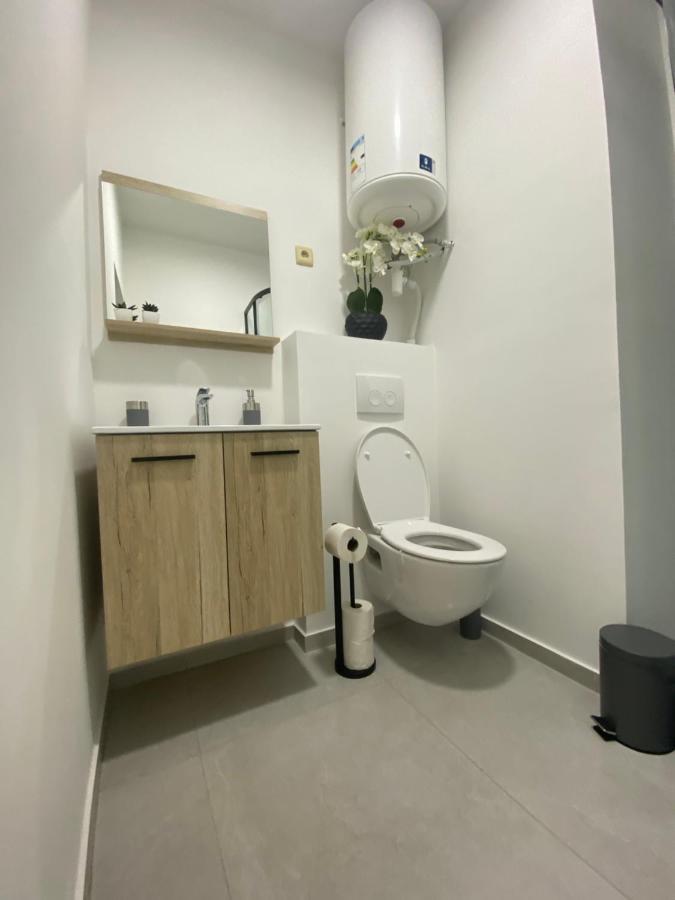 1-C Superbe Appartement Tres Calme Et Bien Decore シャルルロワ エクステリア 写真