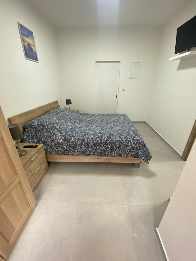 1-C Superbe Appartement Tres Calme Et Bien Decore シャルルロワ エクステリア 写真
