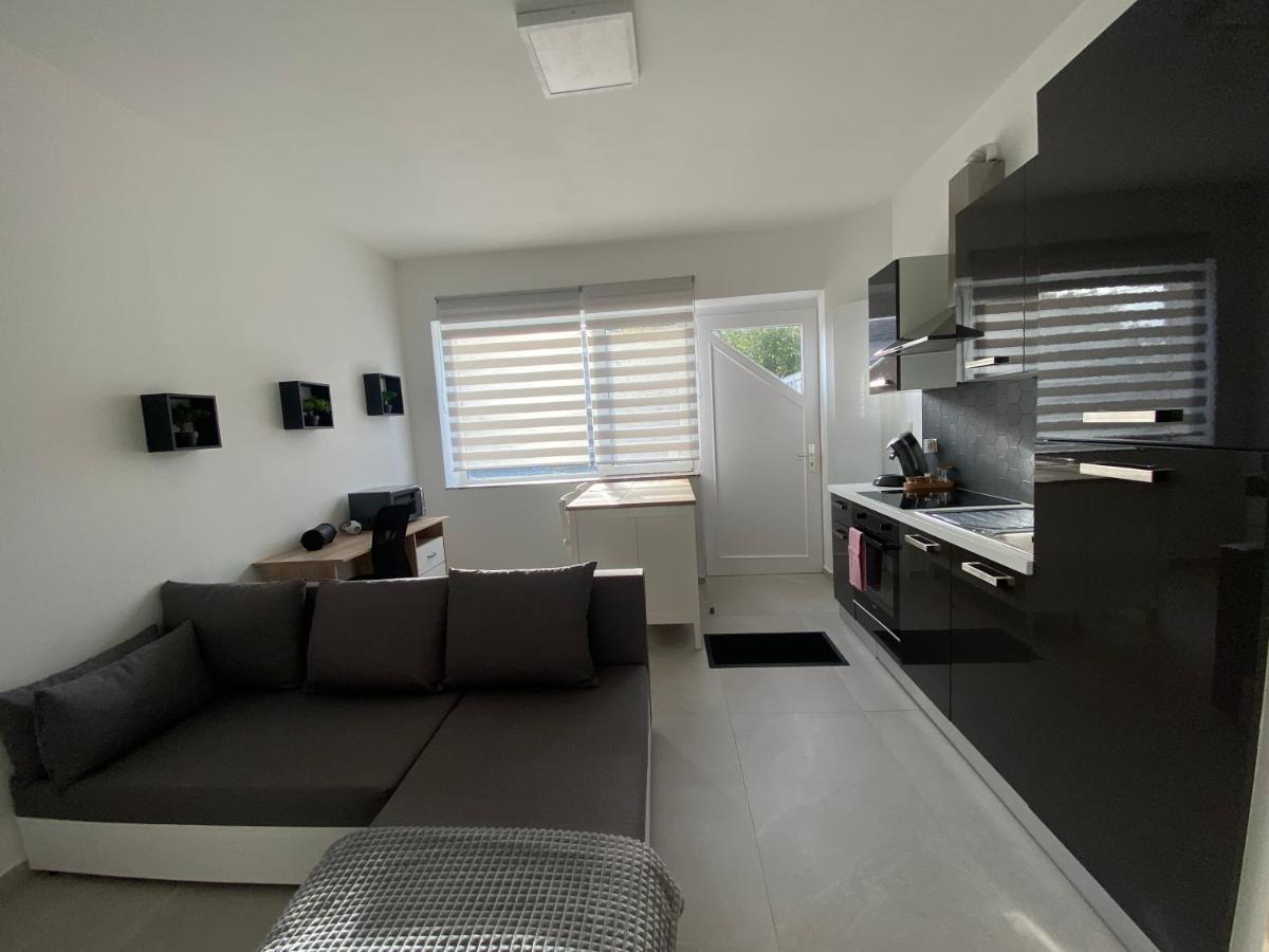 1-C Superbe Appartement Tres Calme Et Bien Decore シャルルロワ エクステリア 写真