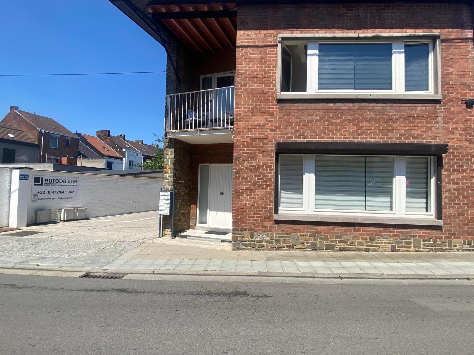 1-C Superbe Appartement Tres Calme Et Bien Decore シャルルロワ エクステリア 写真
